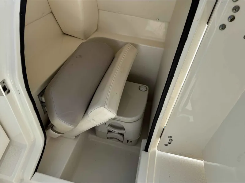 Slide: The Image of Sea Ray 250 SLX 2011 - 16