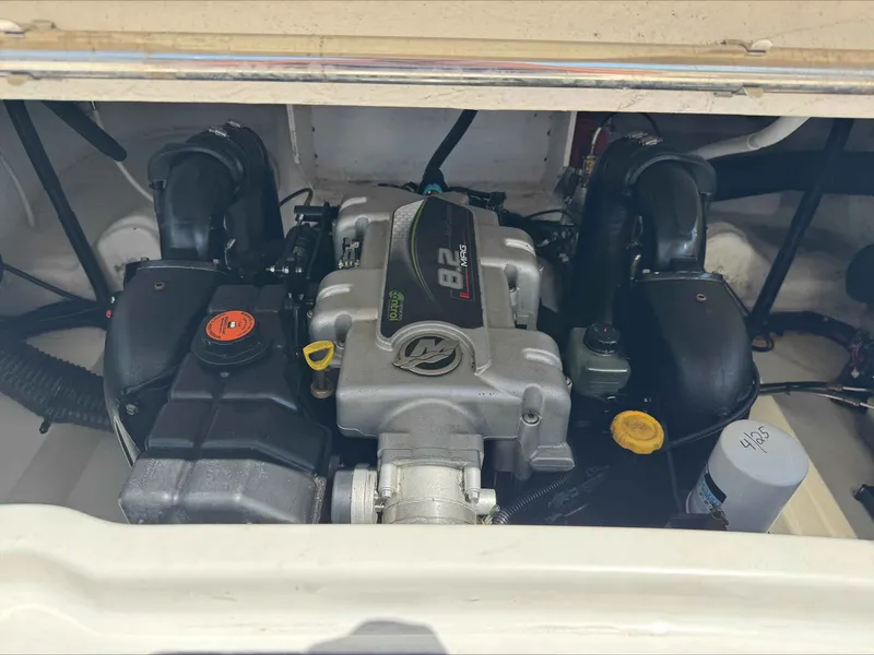 Slide: The Image of Sea Ray 250 SLX 2011 - 17