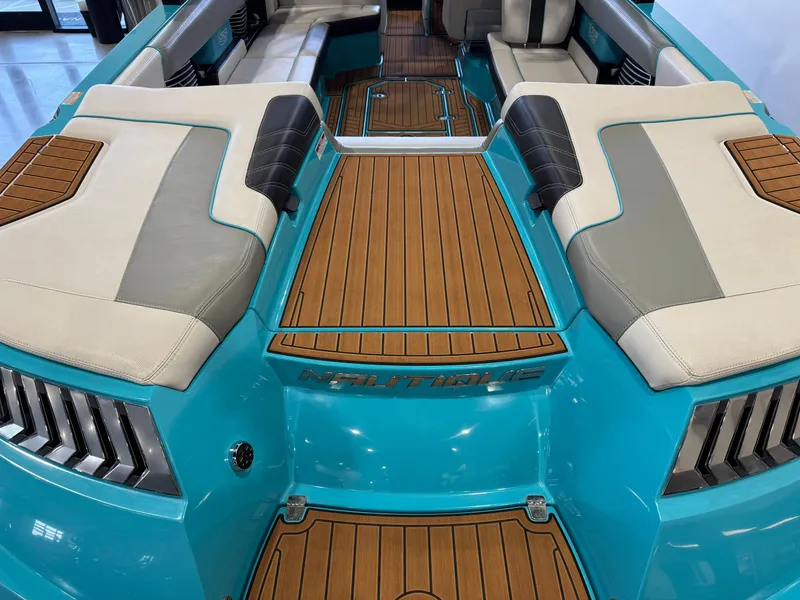 Slide: The Image of Nautique Super Air Nautique G25 2015 - 10