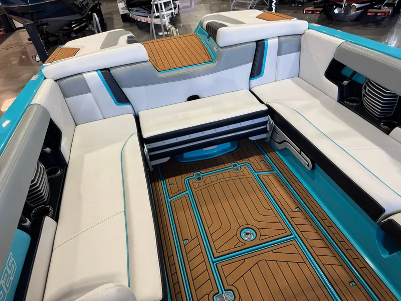 Slide: The Image of Nautique Super Air Nautique G25 2015 - 16