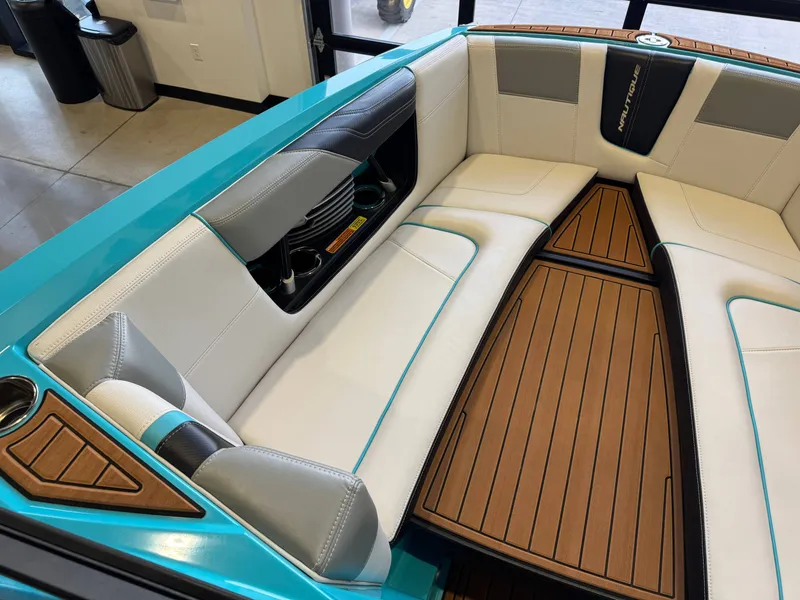 Slide: The Image of Nautique Super Air Nautique G25 2015 - 19