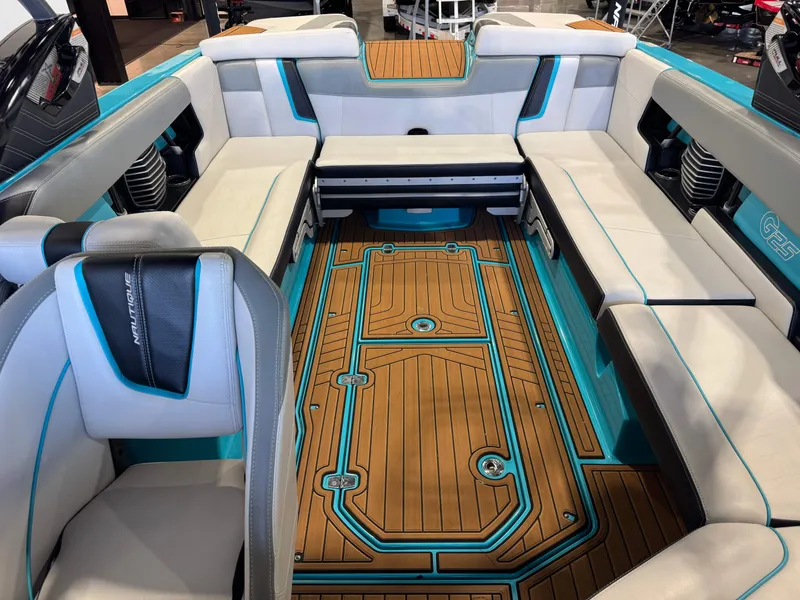 Slide: The Image of Nautique Super Air Nautique G25 2015 - 21