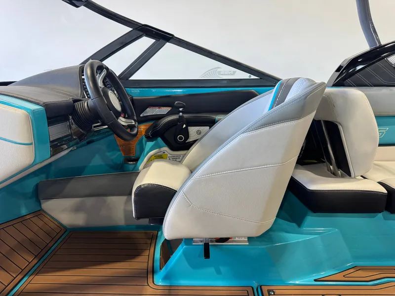 Slide: The Image of Nautique Super Air Nautique G25 2015 - 22