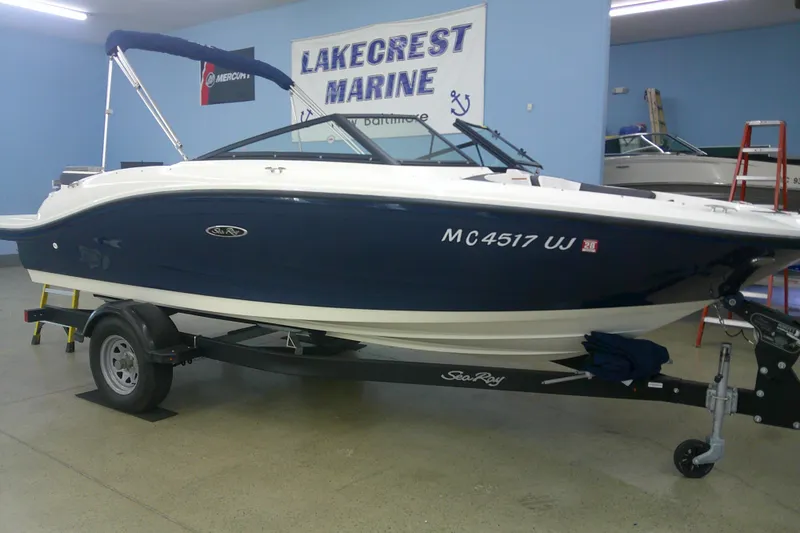 The Image of 2018 Sea Ray SPX 190 boat with dealer warranty, displayed at Lakecrest Marine. - 0