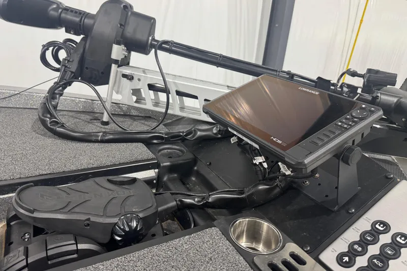 Slide: The Image of 2022 Caymas CX 21 PRO boat dashboard with Lowrance HDS display and control panel. - 4