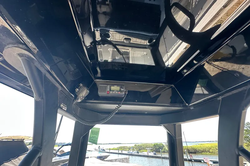 Slide: The Image of 2023 Yamaha Boats 252 FSH Sport interior with radio, dock view. - 24