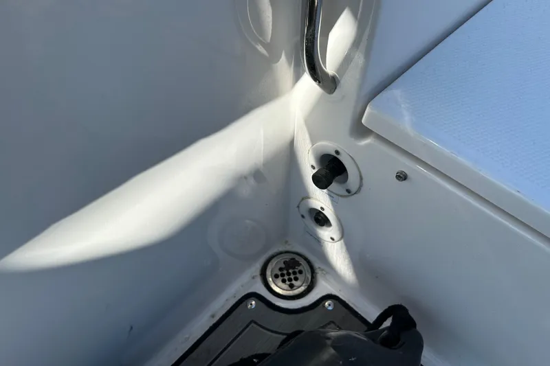 Slide: The Image of 2023 Yamaha Boats 252 FSH Sport interior detail with drain and handle. - 42