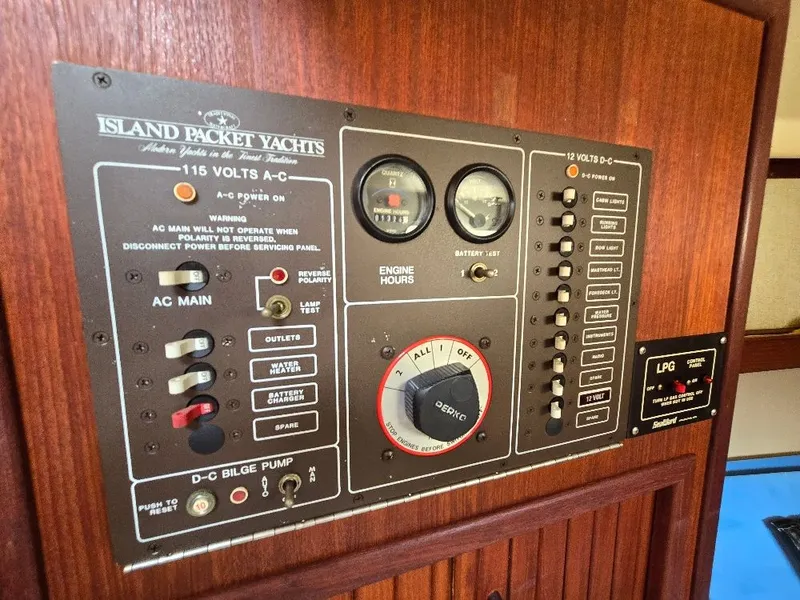 Slide: The Image of Island Packet 27 1989 - 10