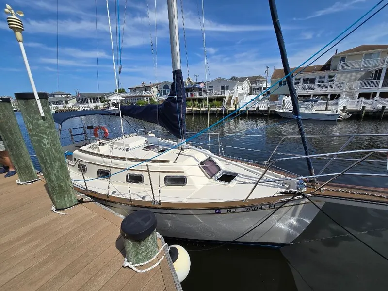 The Image of Island Packet IP27 1989 - 0