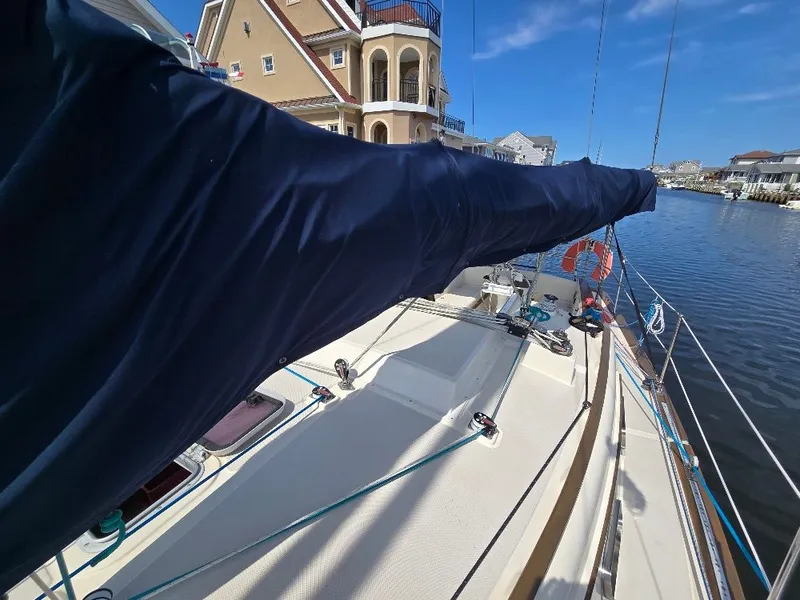 Slide: The Image of Island Packet IP27 1989 - 16