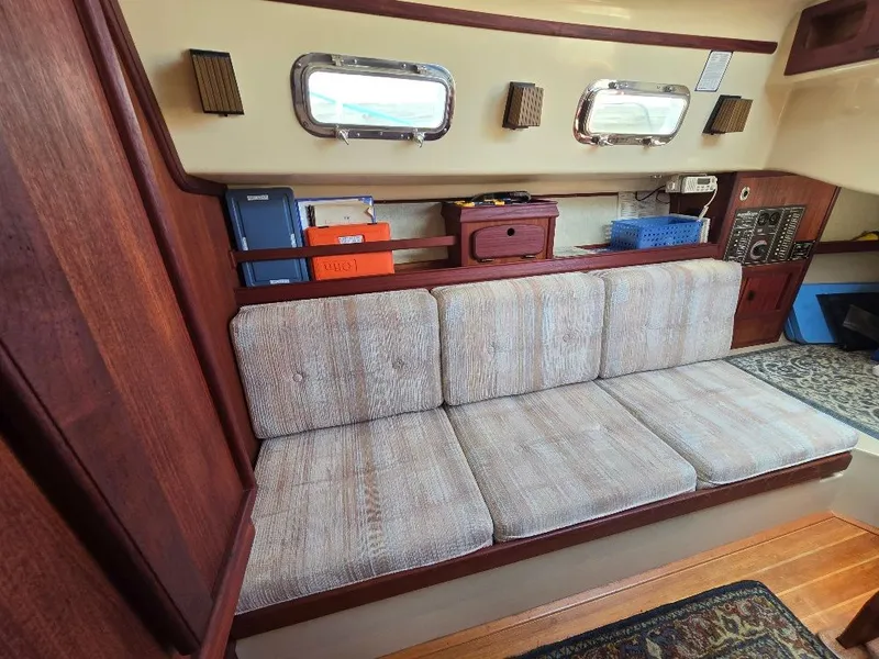 Slide: The Image of Island Packet IP27 1989 - 4