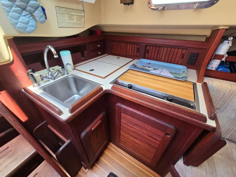 Slide: The Image of Island Packet IP27 1989 - 9