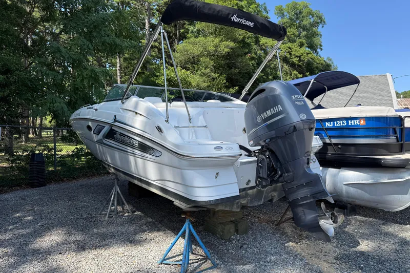 Slide: The Image of 2016 Hurricane SunDeck 2200 DC OB boat with Yamaha outboard motor on display. - 5