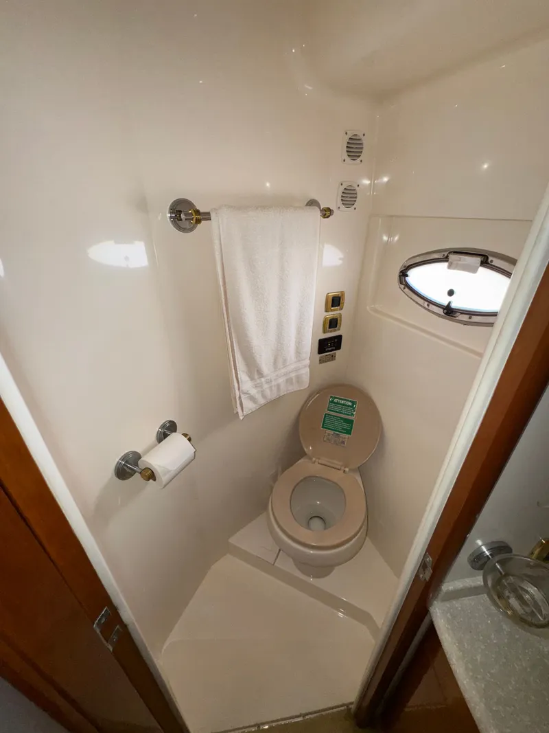 Slide: The Image of Carver 570 Voyager Pilothouse 2002 - 28