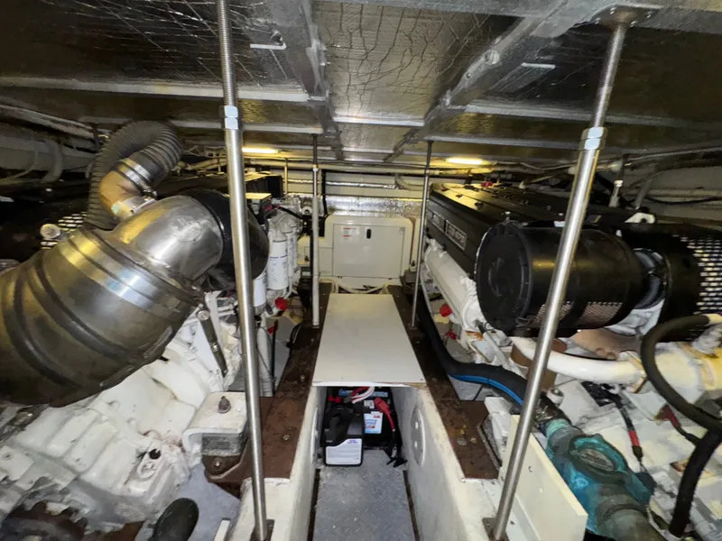 Slide: The Image of Carver 570 Voyager Pilothouse 2002 - 45