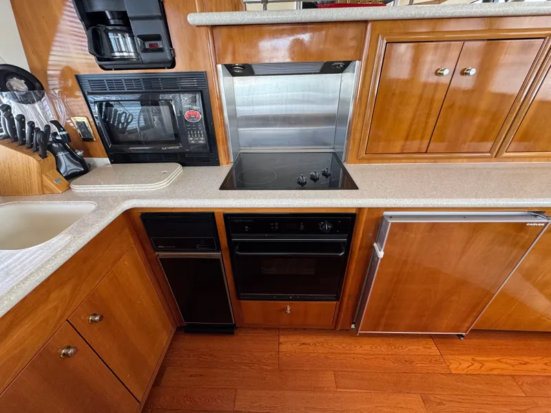 Slide: The Image of Carver Yachts 570 Voyager Pilothouse 2002 - 11