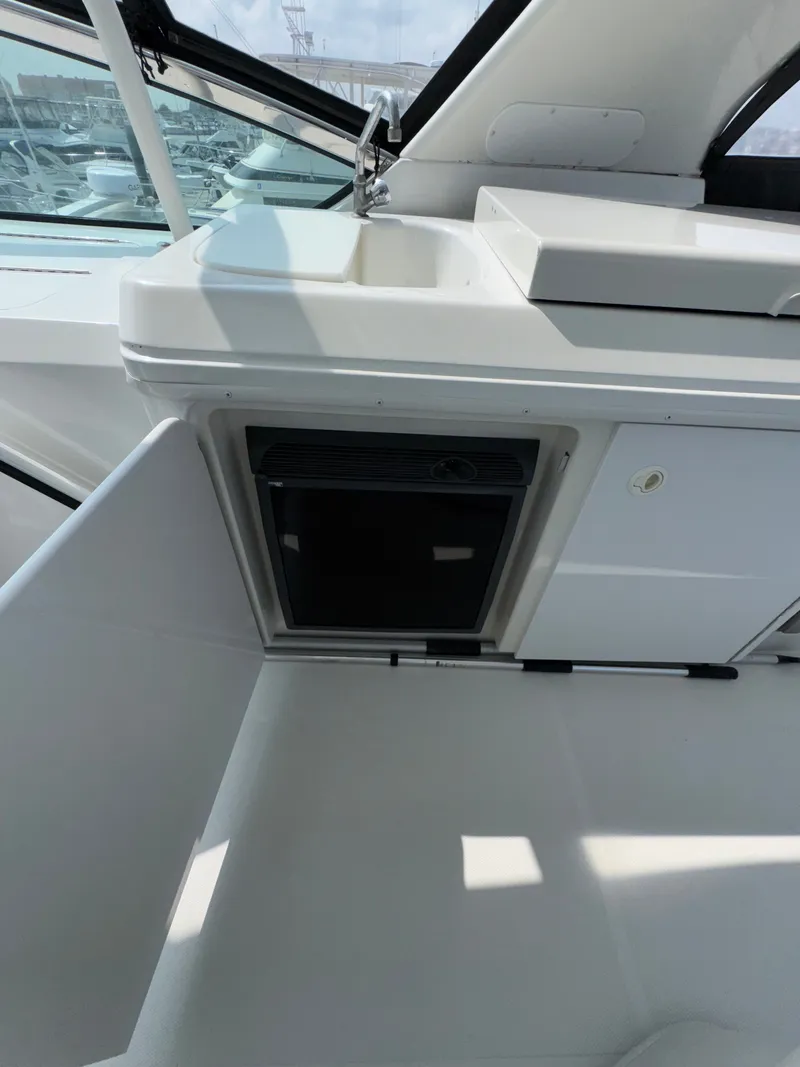 Slide: The Image of Carver Yachts 570 Voyager Pilothouse 2002 - 39