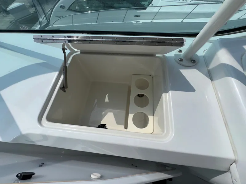 Slide: The Image of Carver Yachts 570 Voyager Pilothouse 2002 - 40