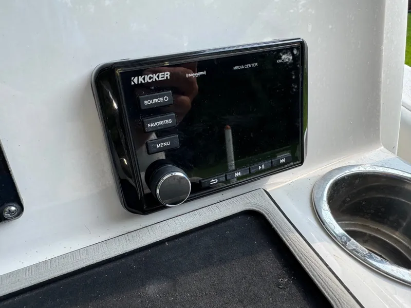 Slide: The Image of Sea Fox 248 Commander 2020 - 22