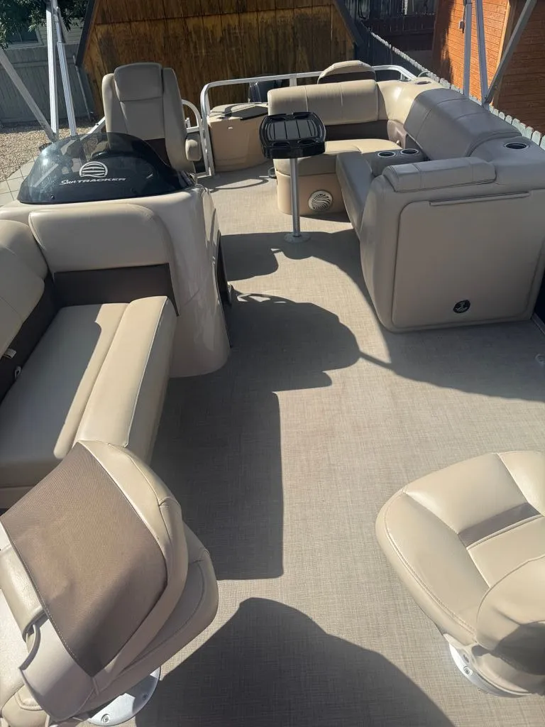 Slide: The Image of Sun Tracker Fishin Barge 2019 - 10