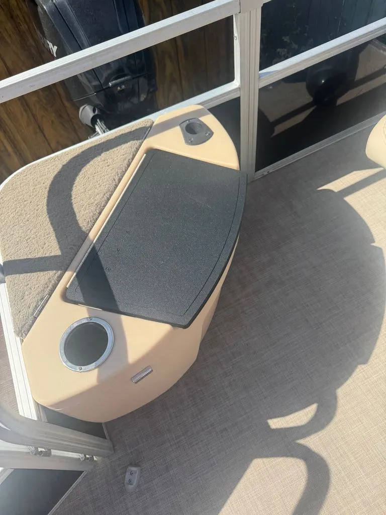 Slide: The Image of Sun Tracker Fishin Barge 2019 - 11