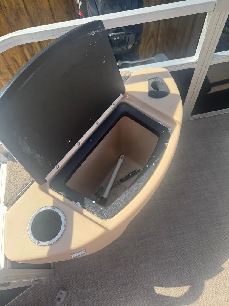 Slide: The Image of Sun Tracker Fishin Barge 2019 - 17