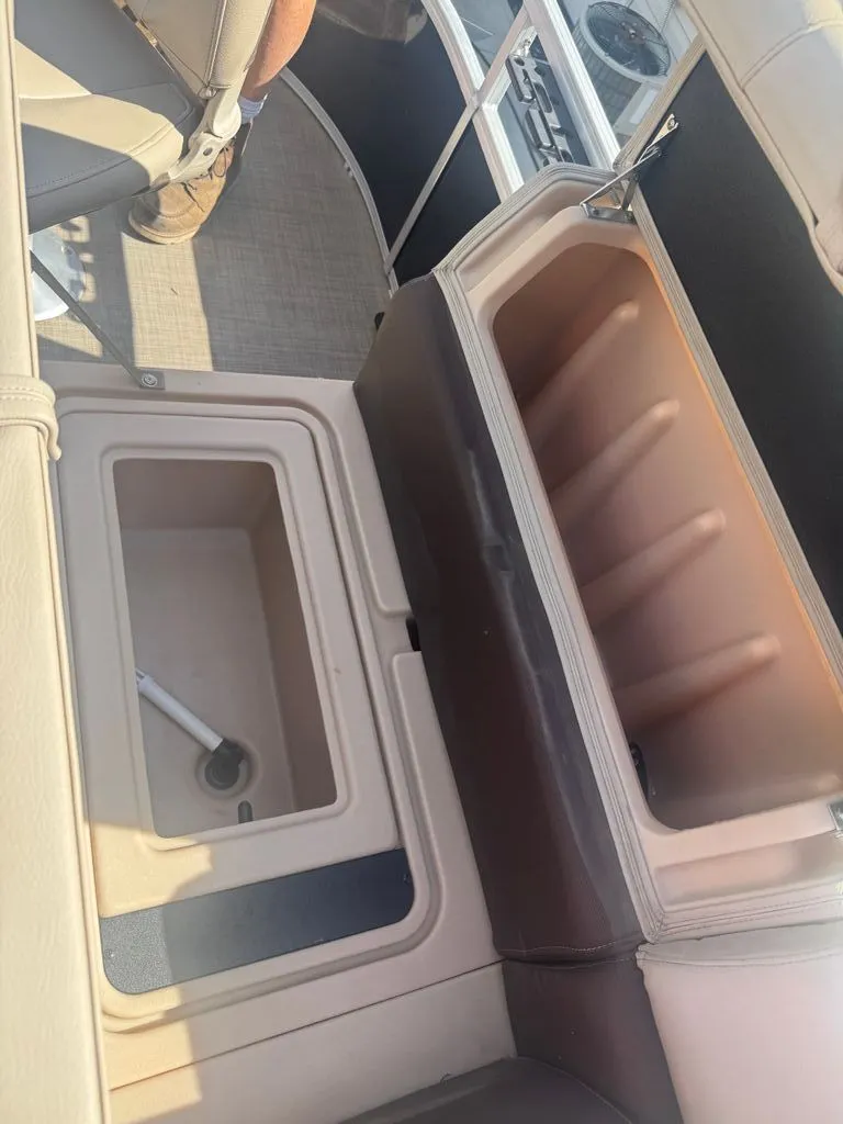 Slide: The Image of Sun Tracker Fishin Barge 2019 - 18