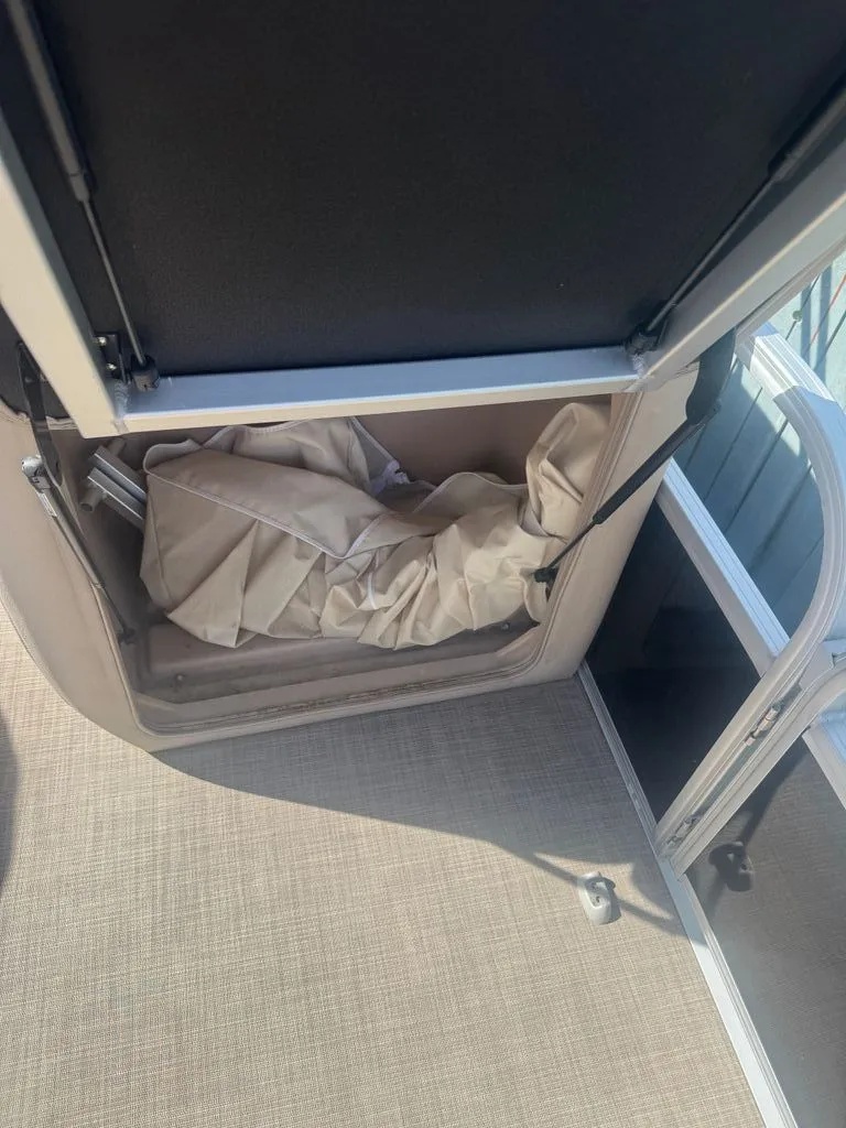 Slide: The Image of Sun Tracker Fishin Barge 2019 - 21