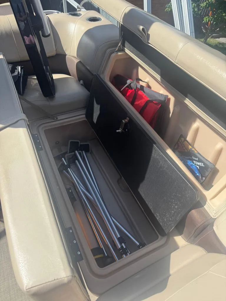 Slide: The Image of Sun Tracker Fishin Barge 2019 - 23