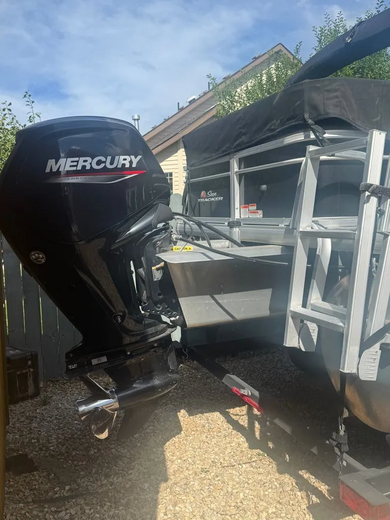 Slide: The Image of Sun Tracker Fishin Barge 2019 - 24