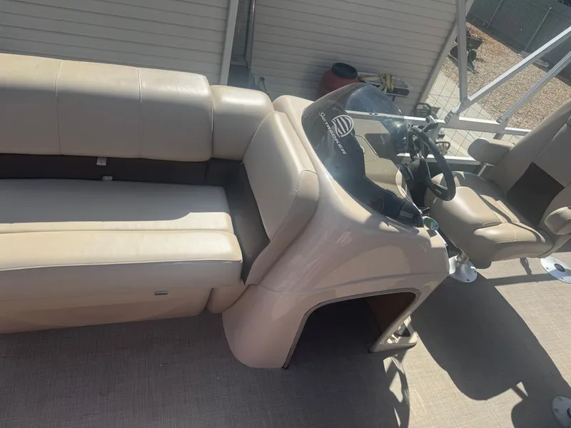 Slide: The Image of Sun Tracker Fishin Barge 2019 - 4