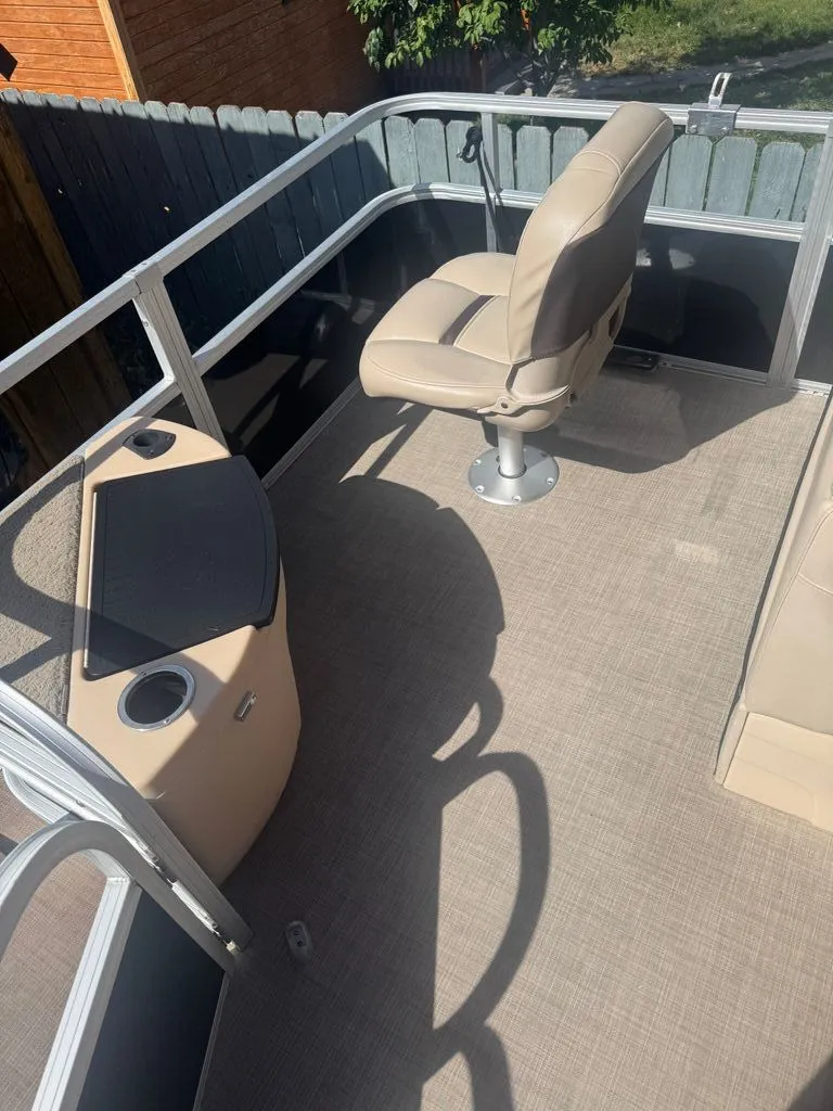 Slide: The Image of Sun Tracker Fishin Barge 2019 - 6