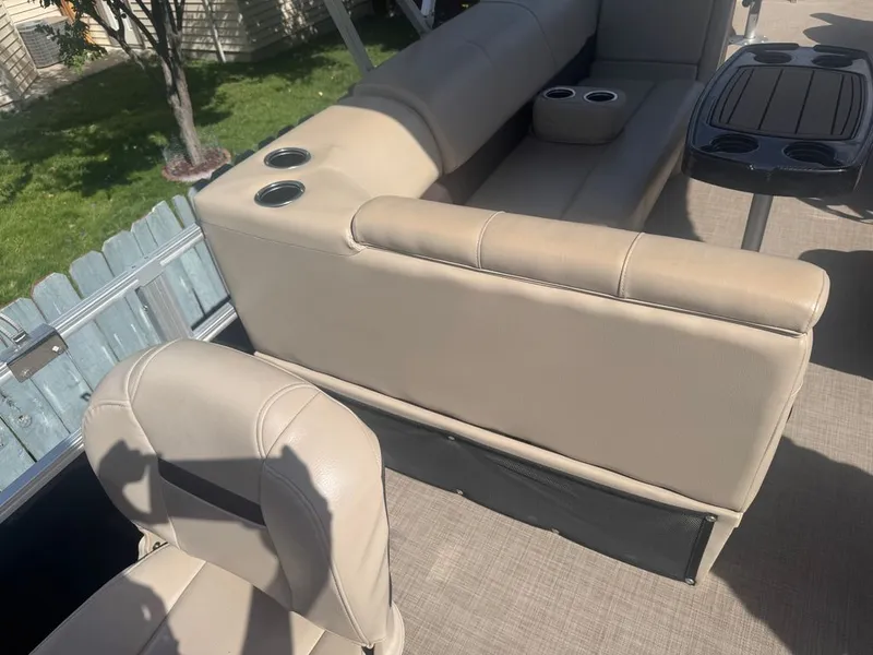 Slide: The Image of Sun Tracker Fishin Barge 2019 - 7