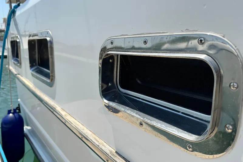 Slide: The Image of Close-up of 1999 Heritage East Sundeck 36 boat windows and hull. - 39