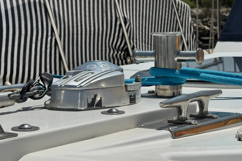 Slide: The Image of Deck of 1999 Heritage East Sundeck 36 with cleats and winch. - 41