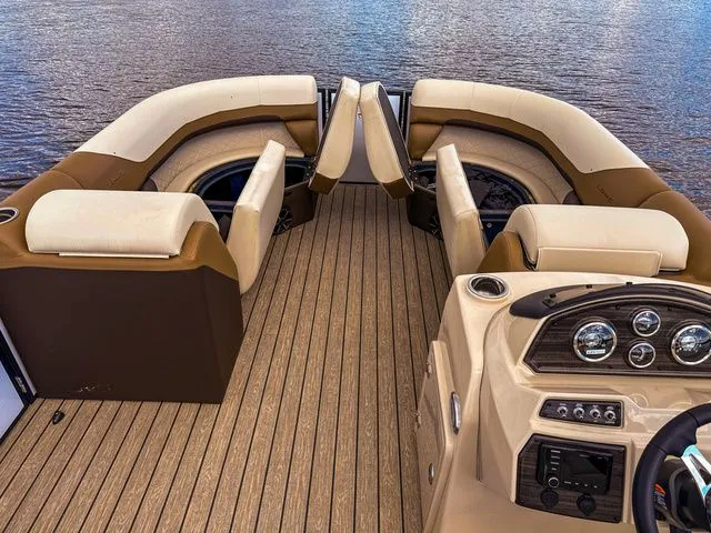 Slide: The Image of Lowe SS 230 WT 2026 - 12