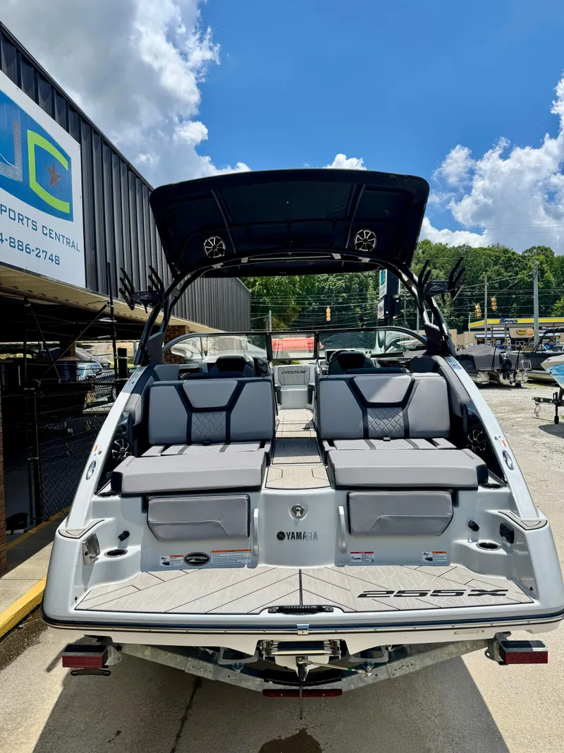 Slide: The Image of Yamaha 255X 2024 - 16