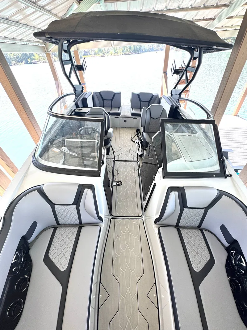 Slide: The Image of Yamaha 255X 2024 - 5