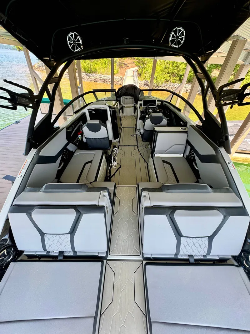 Slide: The Image of Yamaha 255X 2024 - 6