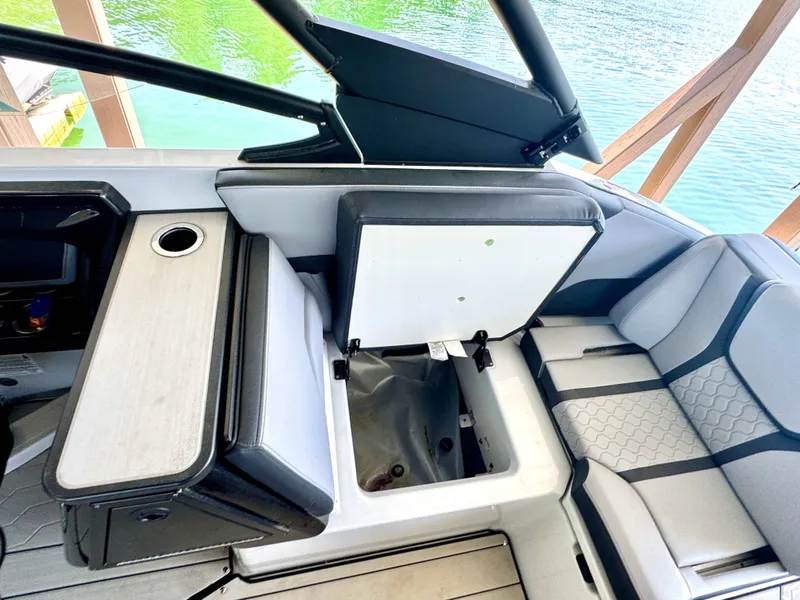 Slide: The Image of Yamaha 255X 2024 - 9