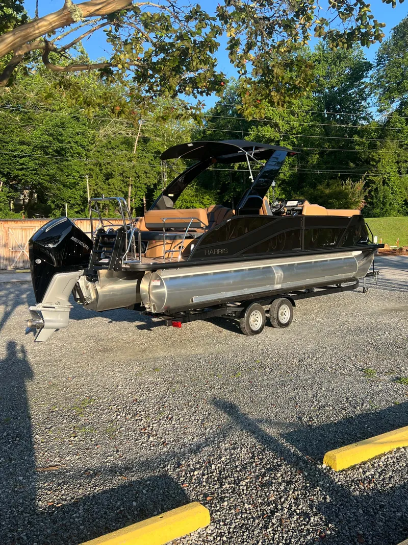 Slide: The Image of Harris Grand Mariner 230 2026 - 9