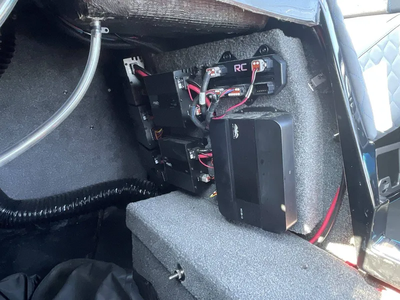 Slide: The Image of Malibu M240 2023 - 12