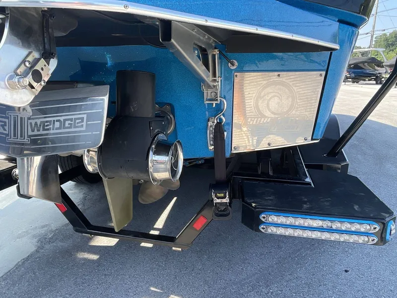 Slide: The Image of Malibu M240 2023 - 13