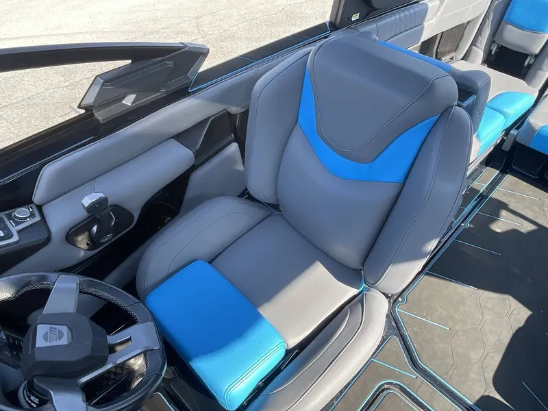 Slide: The Image of Malibu M240 2023 - 18