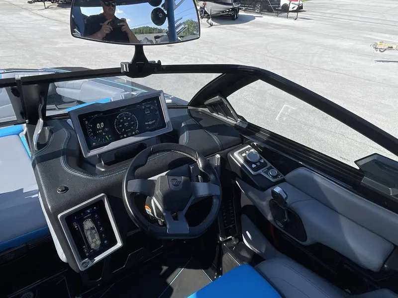 Slide: The Image of Malibu M240 2023 - 19