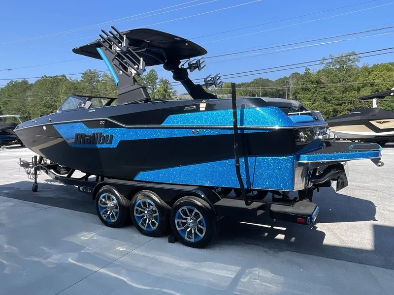 Slide: The Image of Malibu M240 2023 - 20