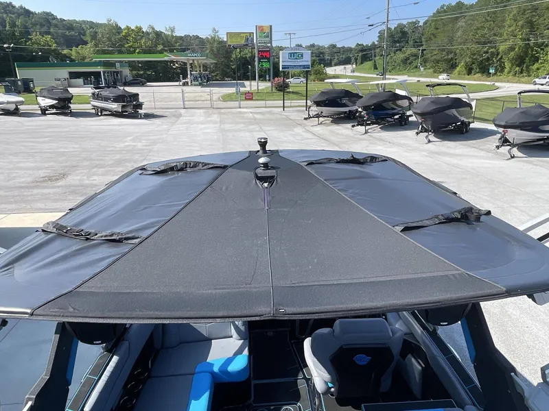 Slide: The Image of Malibu M240 2023 - 24