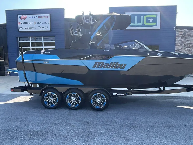 Slide: The Image of Malibu M240 2023 - 25