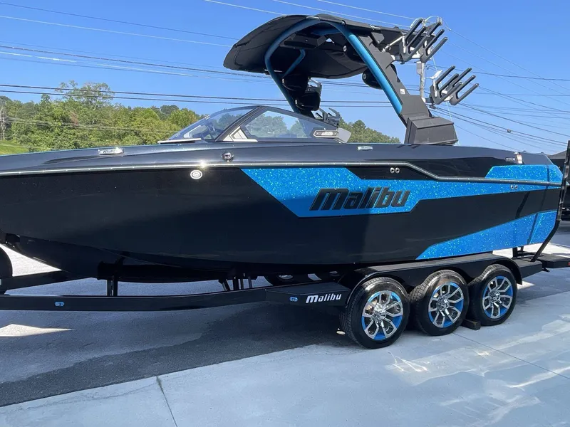 Slide: The Image of Malibu M240 2023 - 3