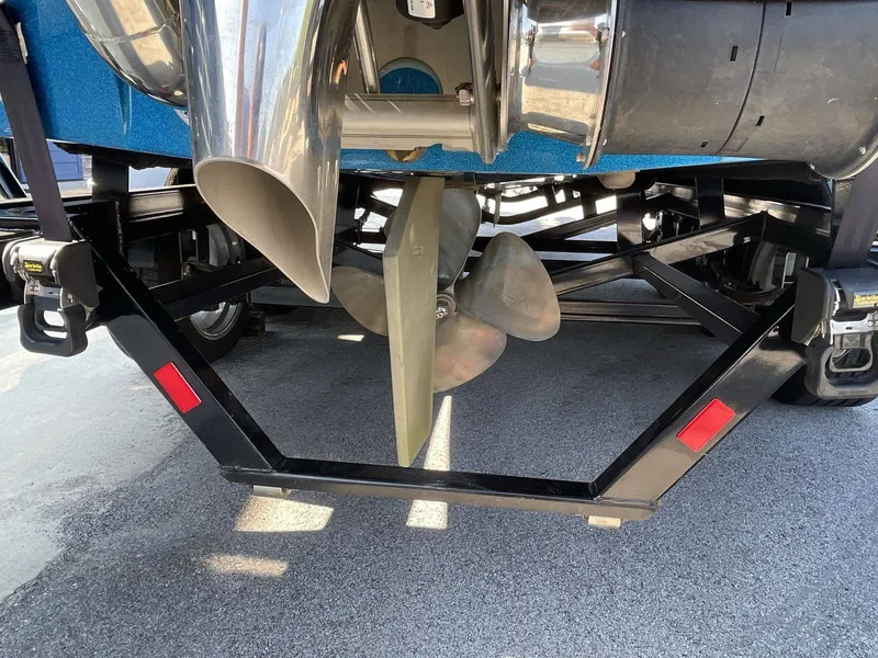 Slide: The Image of Malibu M240 2023 - 30